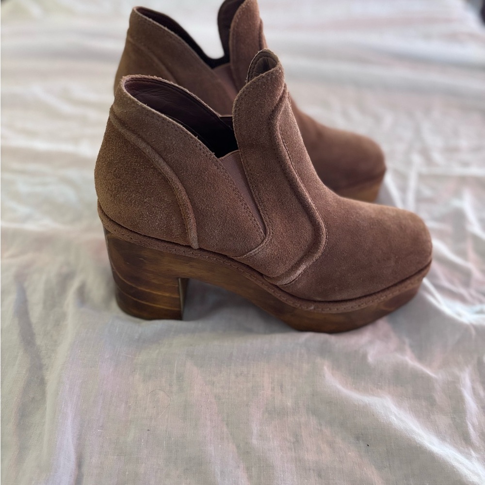 Matisse Light Brown Suede Women's Ankle Boots